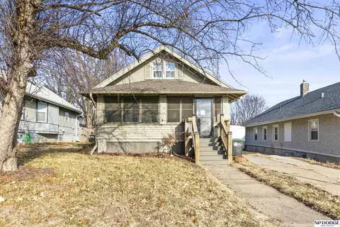 3042 Arcadia Ave, Omaha, NE 68111