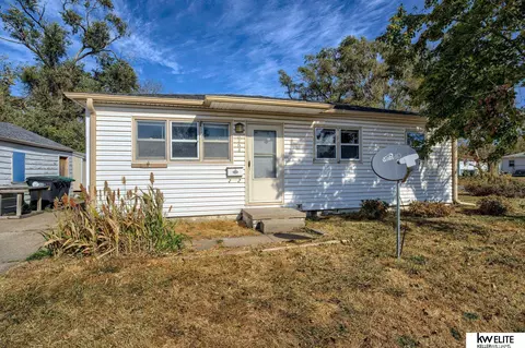 6204 J St, Omaha, NE 68117