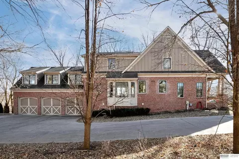 107 Bellevue Blvd N, Bellevue, NE 68005