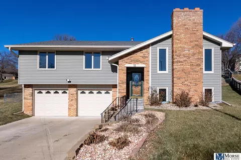 11 Cryer Cir, Council Bluffs, IA 51503
