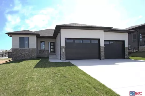 1036 N 106th St, Lincoln, NE 68527