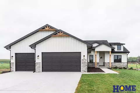 9809 Snapdragon Rd, Lincoln, NE 68516