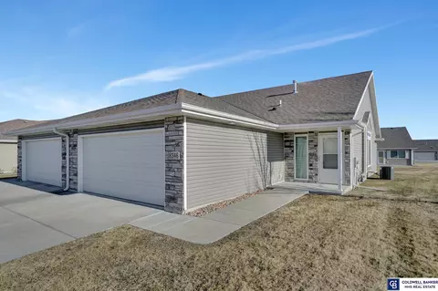 8346 Sutherland St, Lincoln, NE 68526