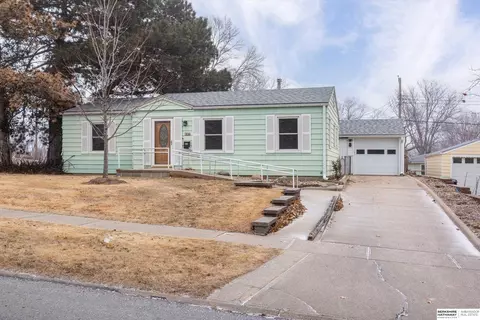 837 N 78th St, Omaha, NE 68114