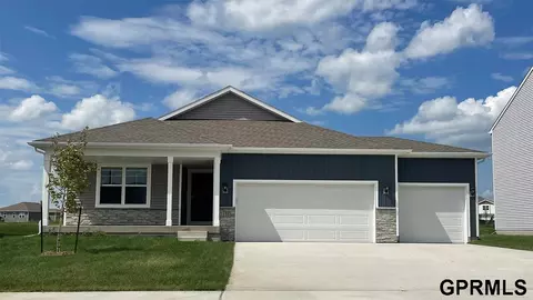 8001 N 170 Ter, Bennington, NE 68007