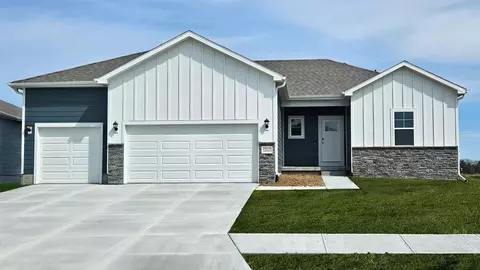 12317 S 204th Ave, Gretna, NE 68028