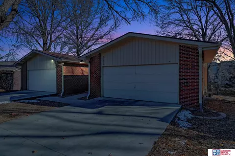 5336 Stonecliffe Dr, Lincoln, NE 68516