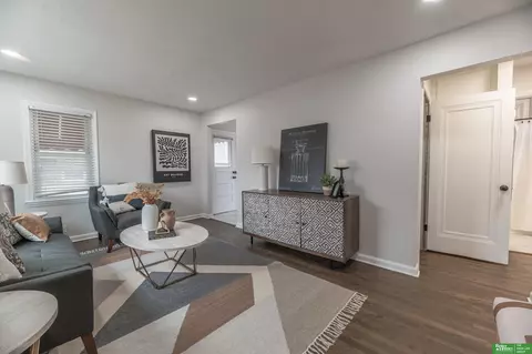 2616 S 38 St, Omaha, NE 68105