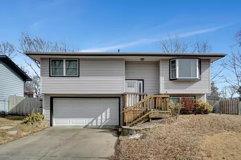 5628 S 42nd St Ct, Lincoln, NE 68516