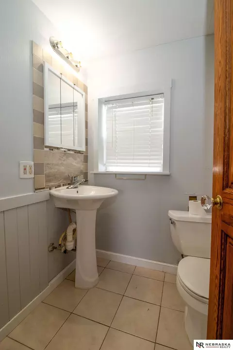 Bath - 9801 Roca Rd, Roca, NE 68430 photo 3 of 3