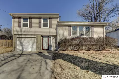 5912 Weir St, Omaha, NE 68117