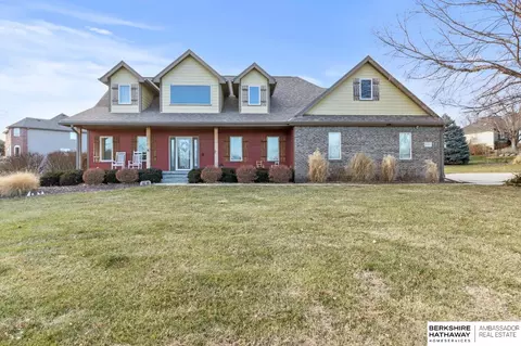 3808 Fox Ridge Dr, Bellevue, NE 68123