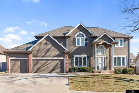 5803 S 174th St, Omaha, NE 68135