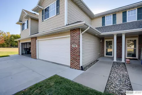17507 Seward Plz, Elkhorn, NE 68022