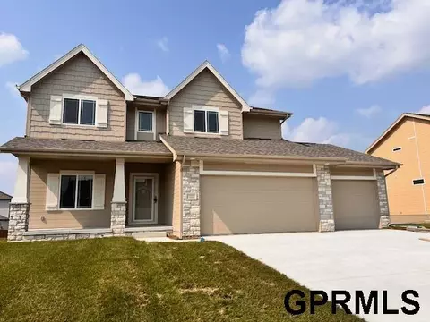 11020 Bearcreek Dr, Papillion, NE 68046