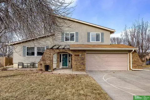 5806 S 105th St, Omaha, NE 68127