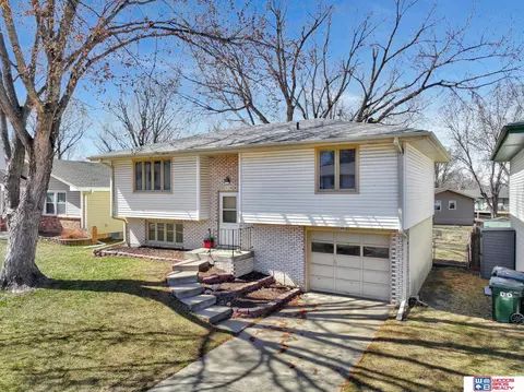 3701 Chapel Hills Ln, Lincoln, NE 68507
