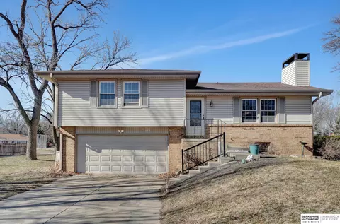 2401 Cheshire S, Lincoln, NE 68512