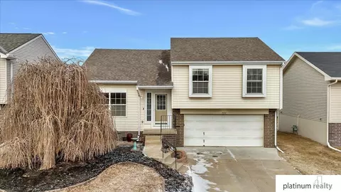 7820 Curtis Ave, Omaha, NE 68134