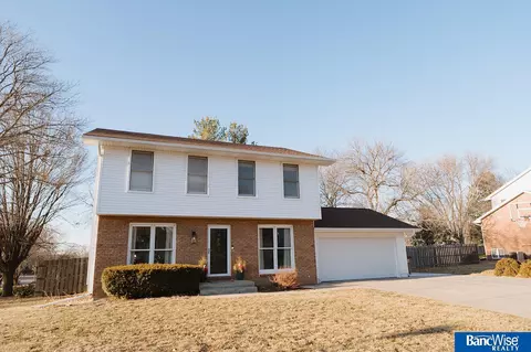 7300 Skyhawk Cir, Lincoln, NE 68506