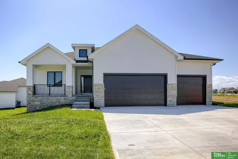 20915 Sandstone Ln, Gretna, NE 68028