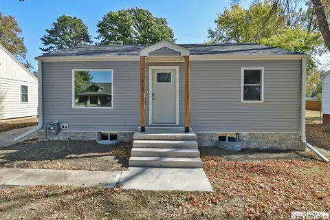 1212 N 10th St, Beatrice, NE 68310
