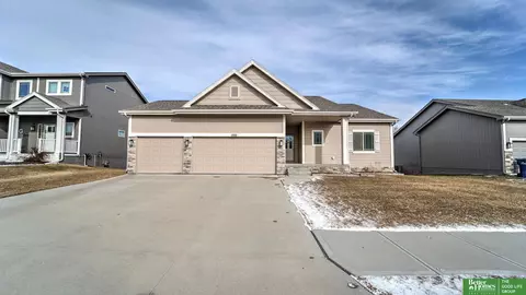 1806 Pilgrim Dr, Bellevue, NE 68123