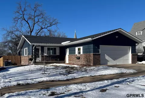 715 G St, Fairbury, NE 68352