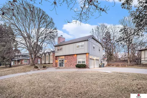 2300 Heather Ln, Lincoln, NE 68512