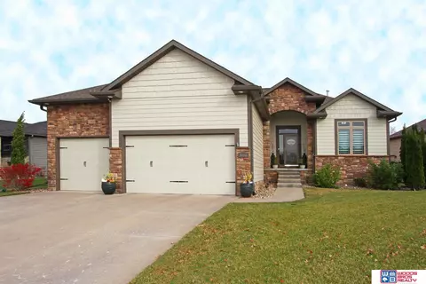 6302 Artisan Way, Lincoln, NE 68516
