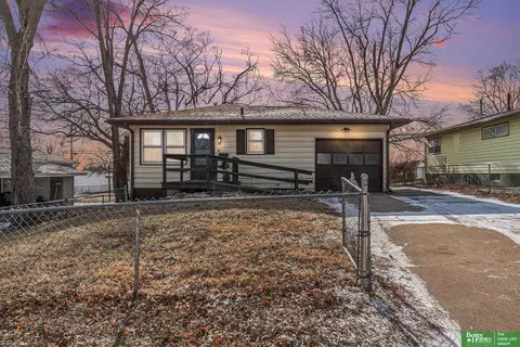 4519 Crown Point Ave, Omaha, NE 68104