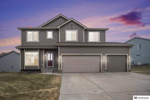 13605 Leona Ln, Bellevue, NE 68123