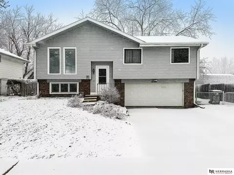 6104 NW 6th St, Lincoln, NE 68521