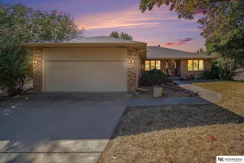 2621 Norman Cir, Lincoln, NE 68512