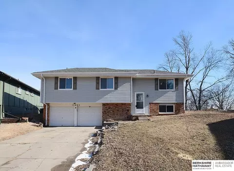 13805 Jefferson Cir, Omaha, NE 68137