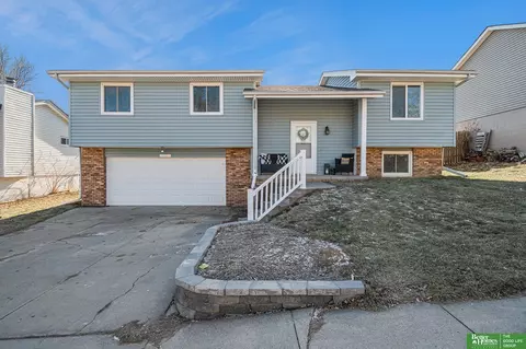 2317 Yorktown Pl, Bellevue, NE 68123