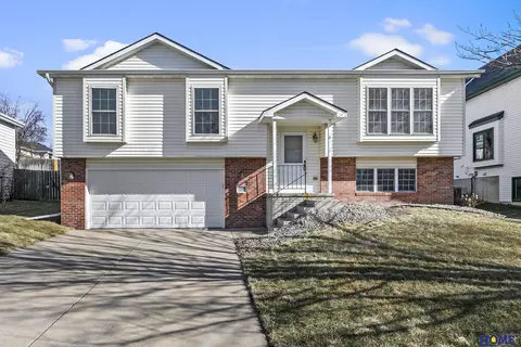 7548 Whitlock Pl, Lincoln, NE 68516