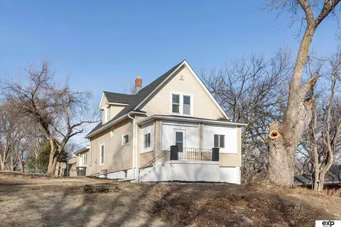 6612 Lake St, Omaha, NE 68104