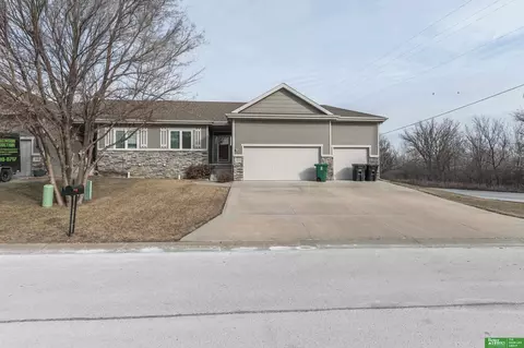 2602 Fountain Cir, Plattsmouth, NE 68048