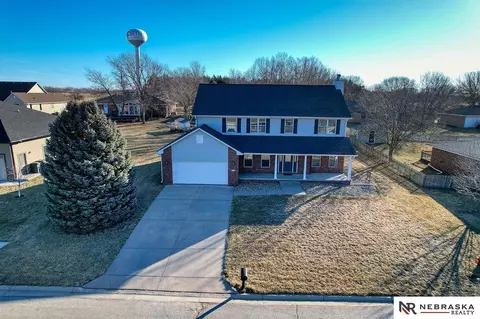 806 Tekolste Dr, Firth, NE 68358
