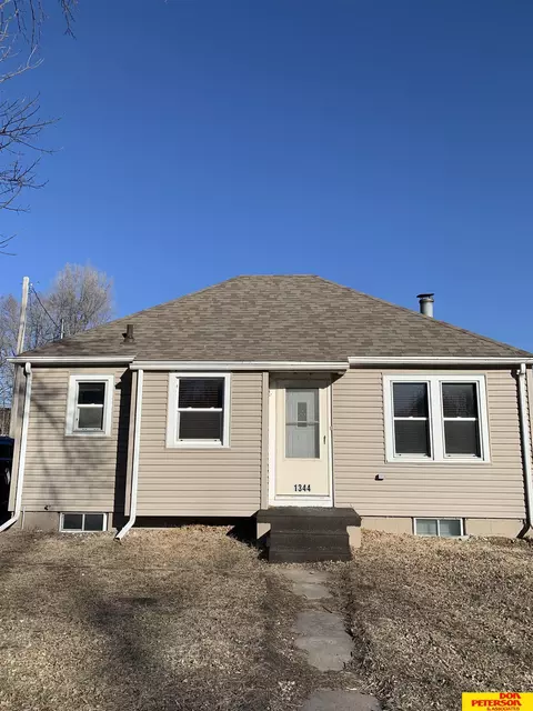 1344 E 1st St, Fremont, NE 68025