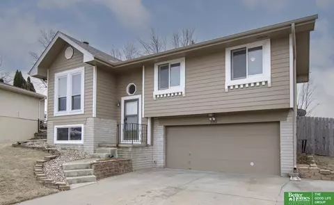 1211 Cimarron St, Papillion, NE 68046
