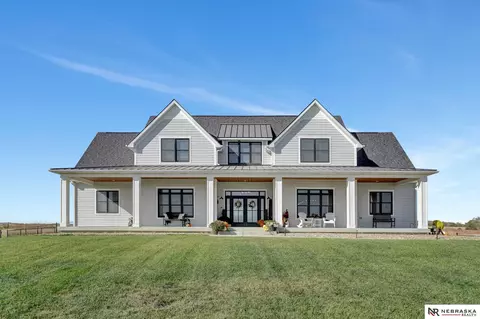9610 Raymond Rd, Lincoln, NE 68517