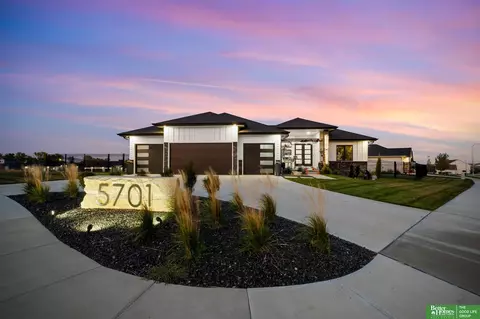 5701 N 209th St, Elkhorn, NE 68022