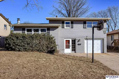 8820 Pine Dr, La Vista, NE 68128