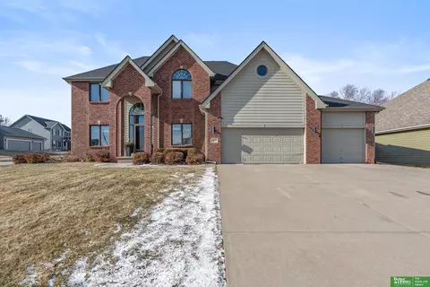 6204 N 155th St, Omaha, NE 68116
