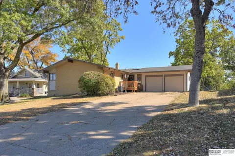 3211 Paddock Rd, Omaha, NE 68124 photo 3