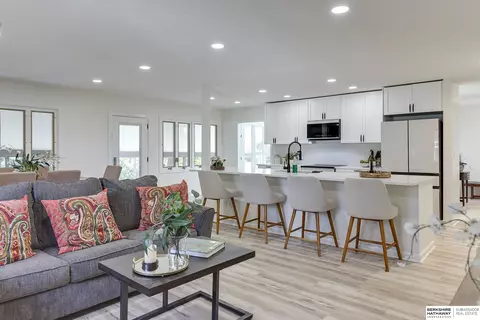3211 Paddock Rd, Omaha, NE 68124