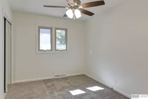 3211 Paddock Rd, Omaha, NE 68124 photo 21