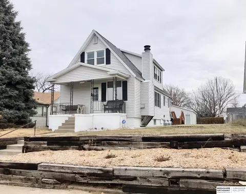4219 S 39th St, Omaha, NE 68107
